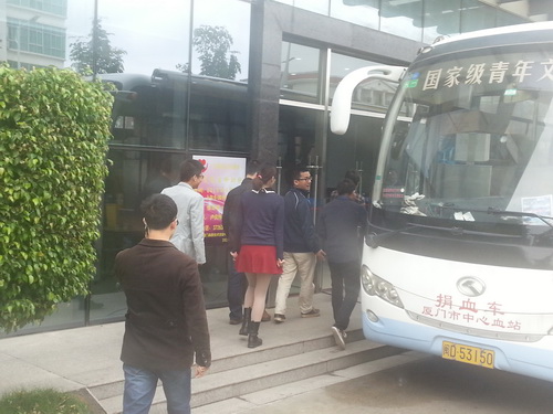 育成中心举办“用爱为生命助跑”无偿献血活动